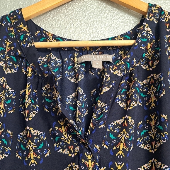 Valerie Stevens Open V-Neck Blue Printed Blouse   Size 1X - Picture 6 of 11